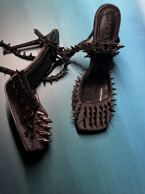 THE DOM HEELS